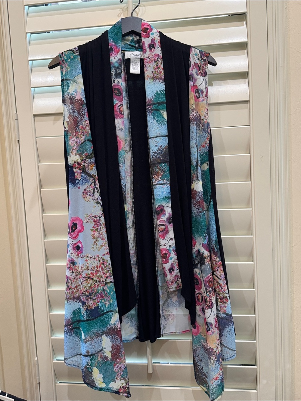 Open-Front Floral High-Low Vest - Black with Multicolor Floral